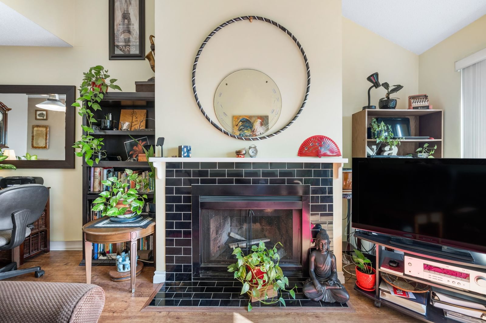 Listing Image 12