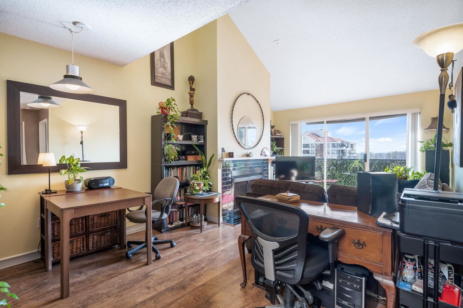 Listing Image 6