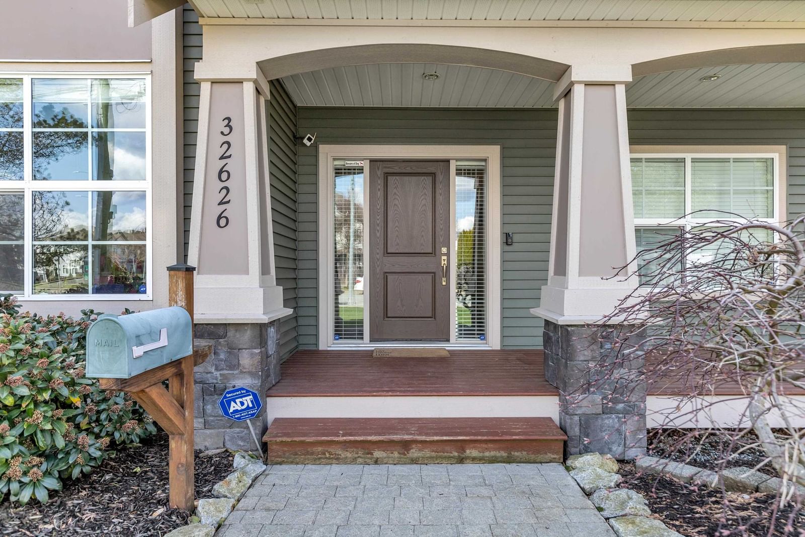 Listing Image 4