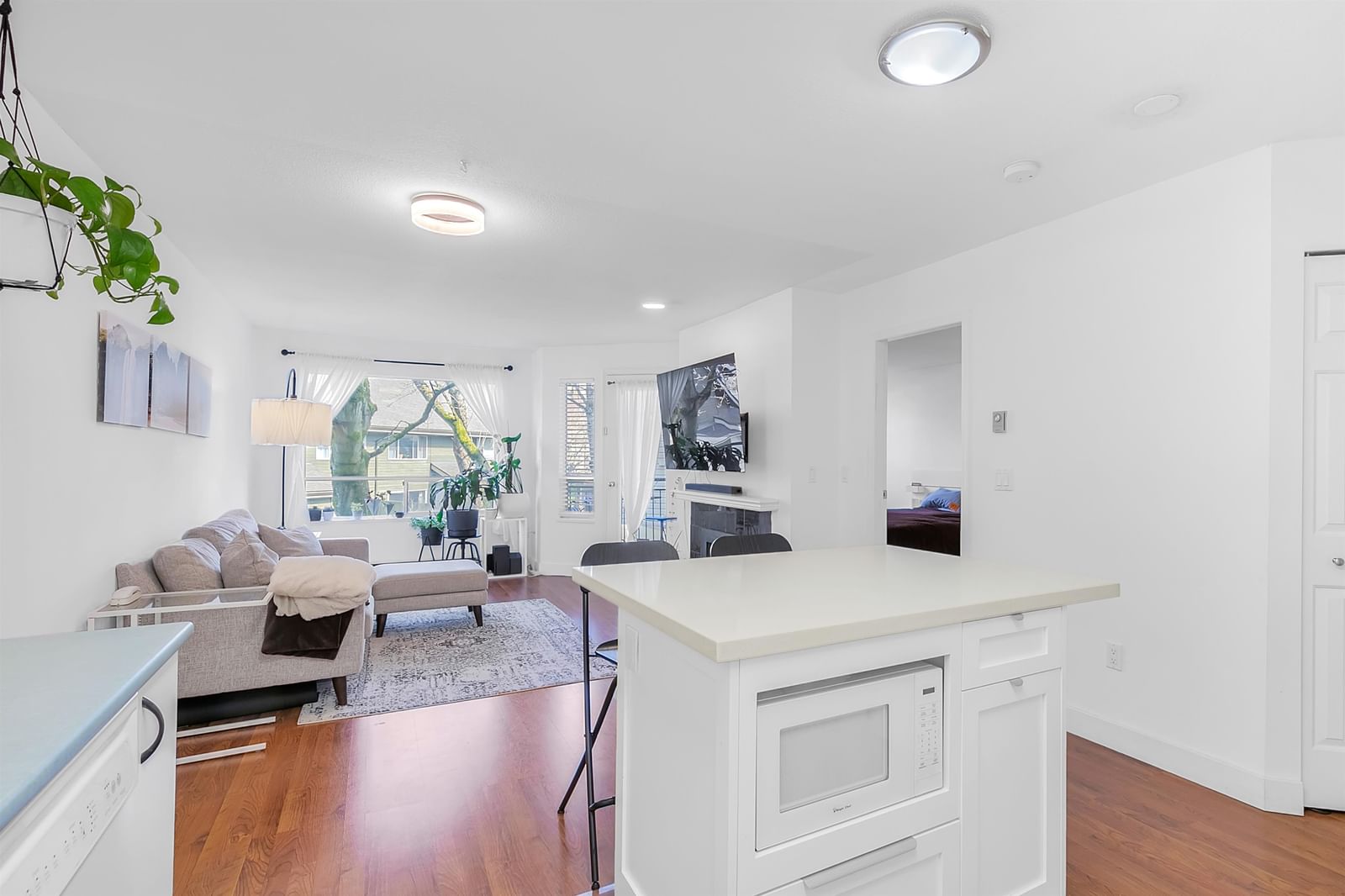 Listing Image 5