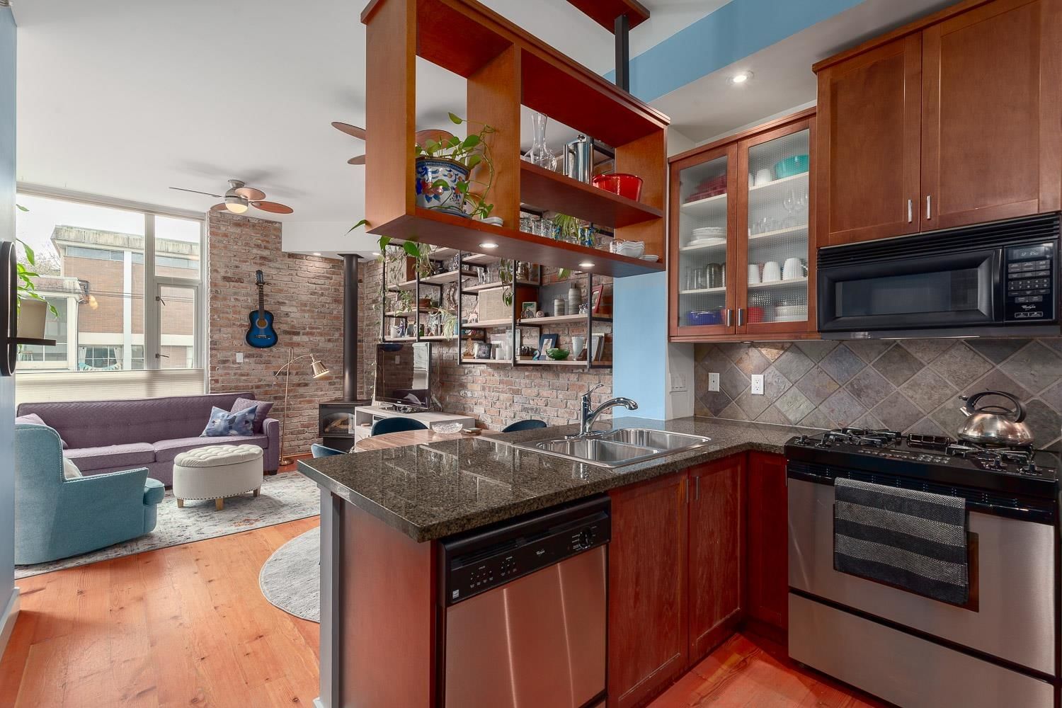 Listing Image 11