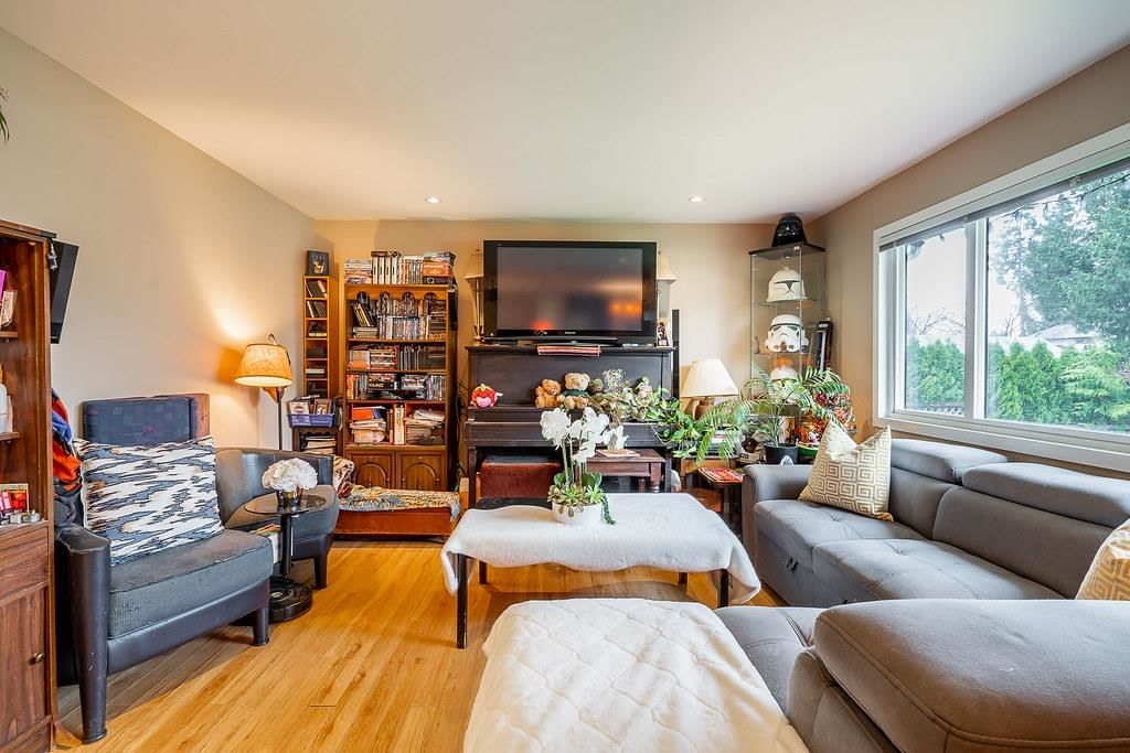 Listing Image 11