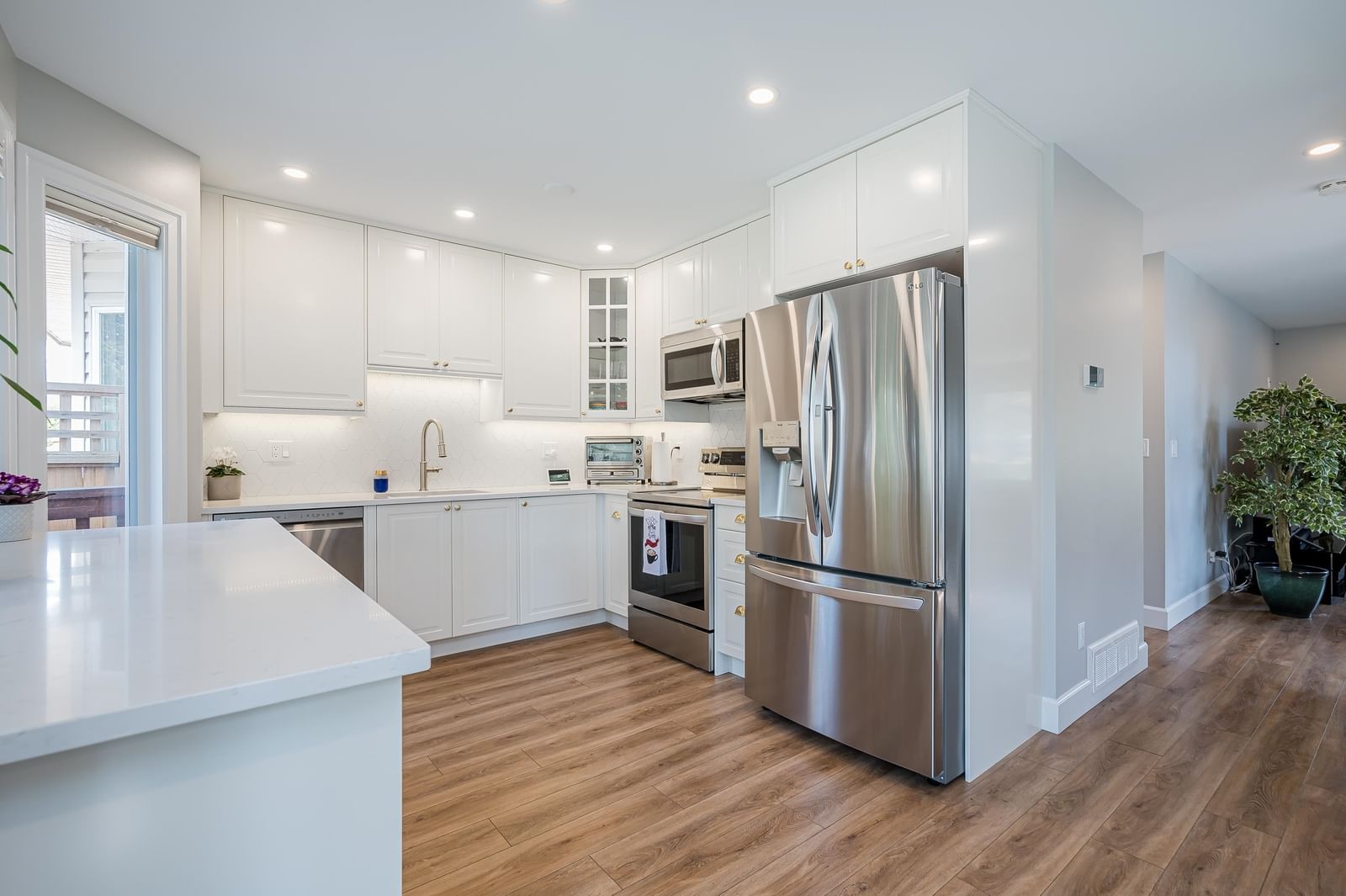 Listing Image 9