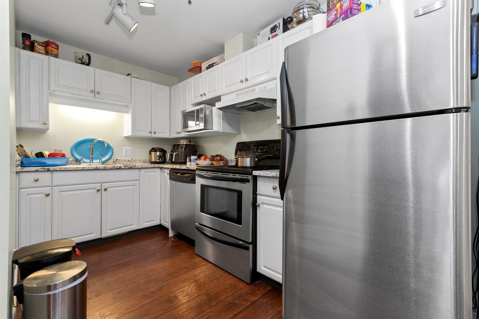 Listing Image 10