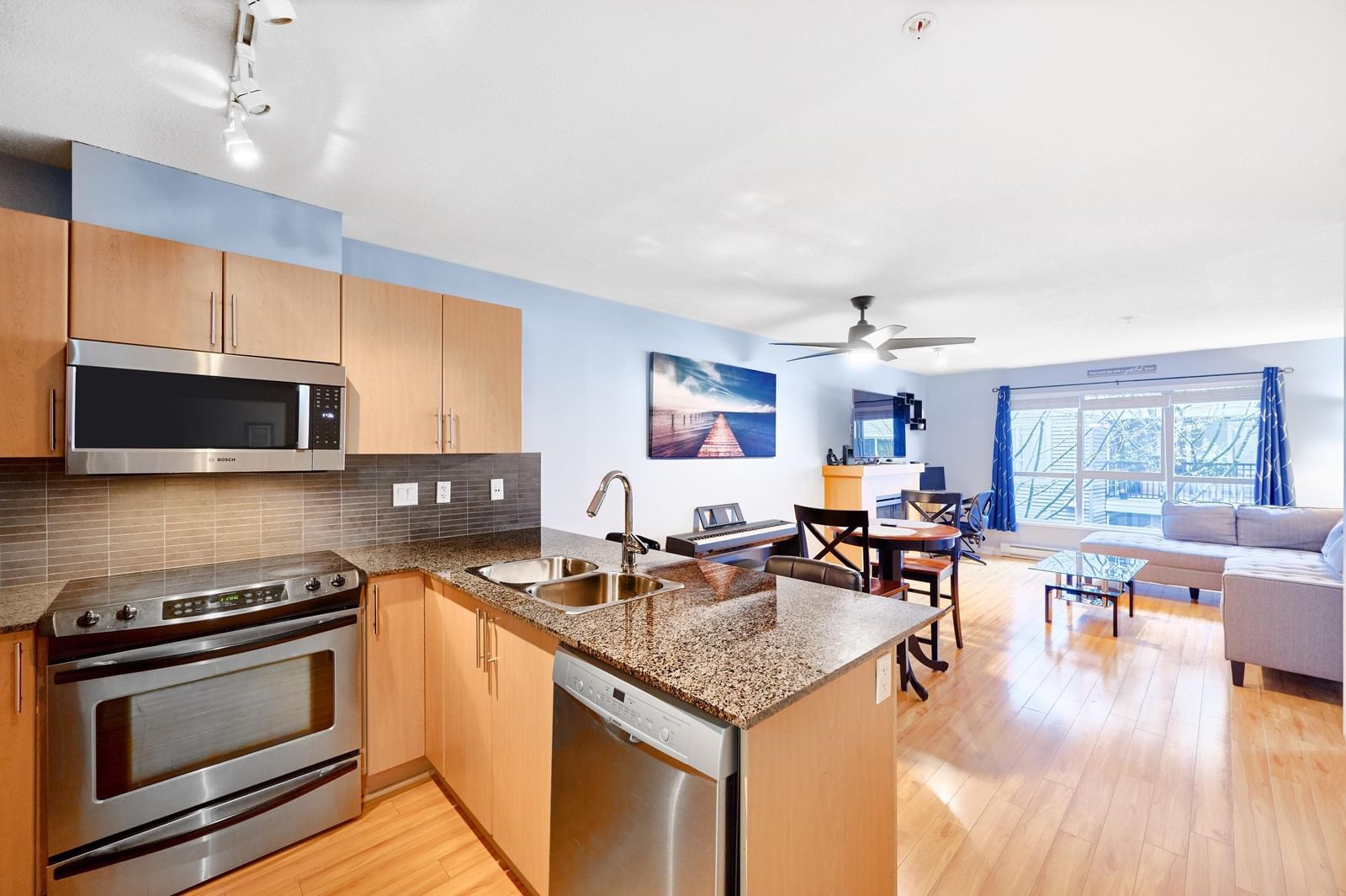 Listing Image 4