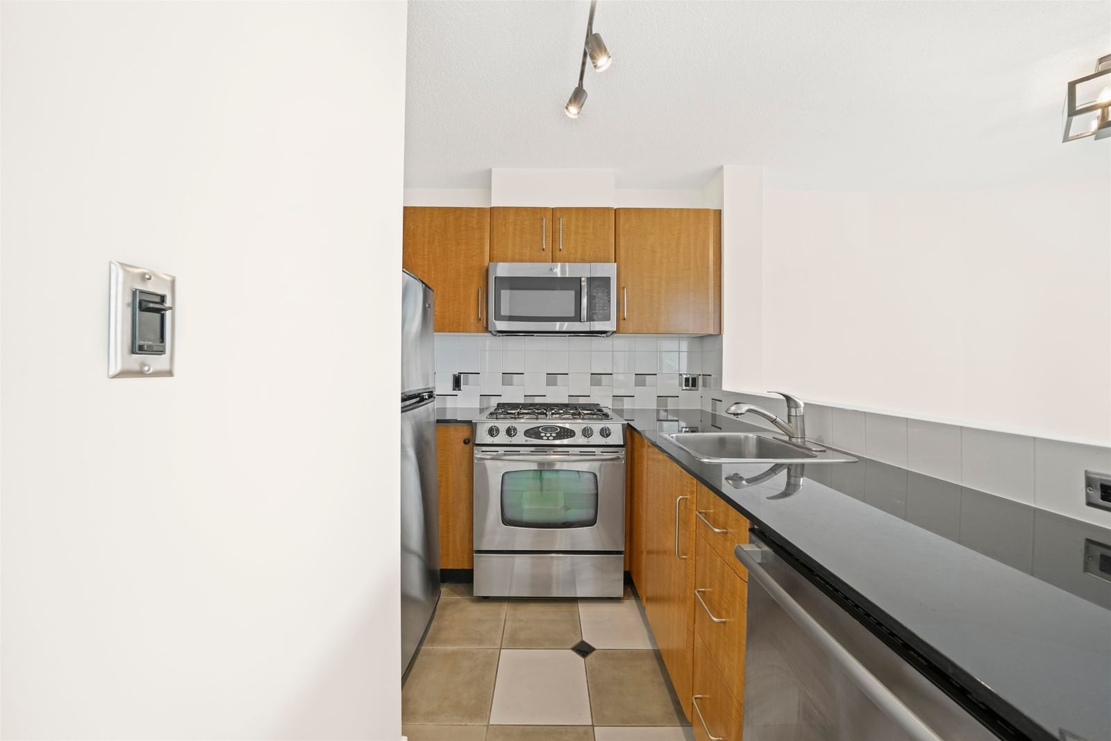 Listing Image 14