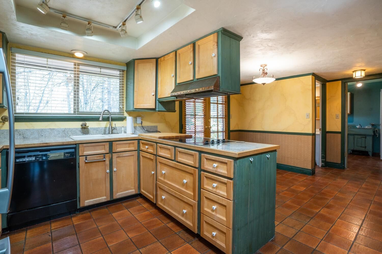 Listing Image 6