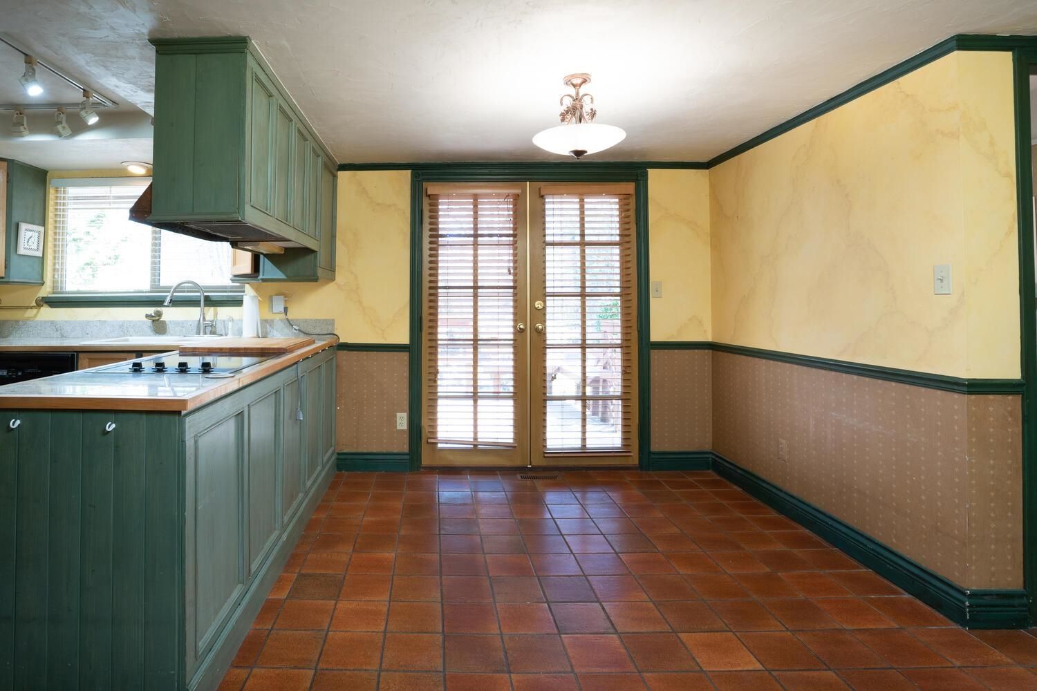 Listing Image 8
