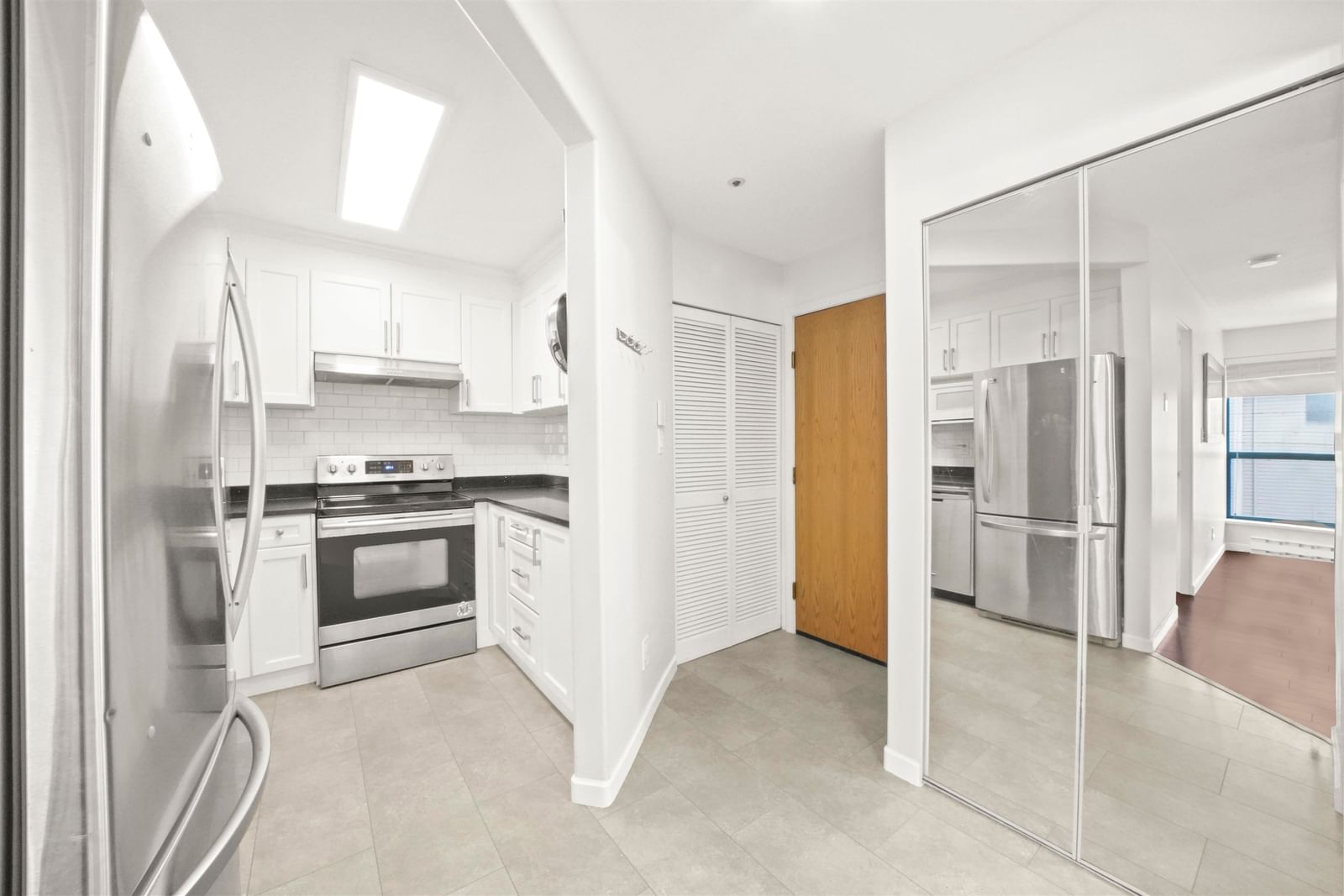 Listing Image 8