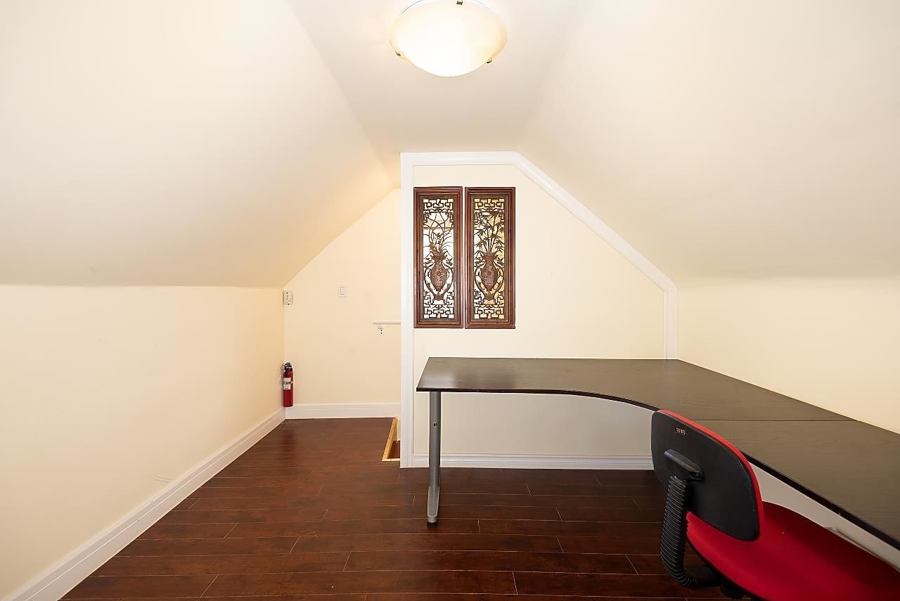 Listing Image 11