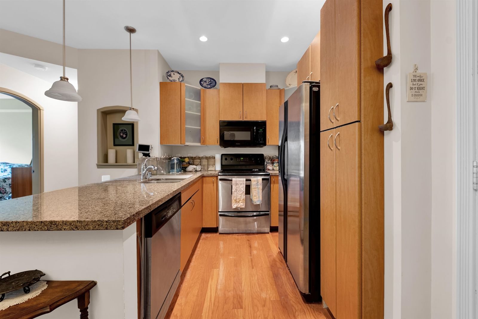 Listing Image 4