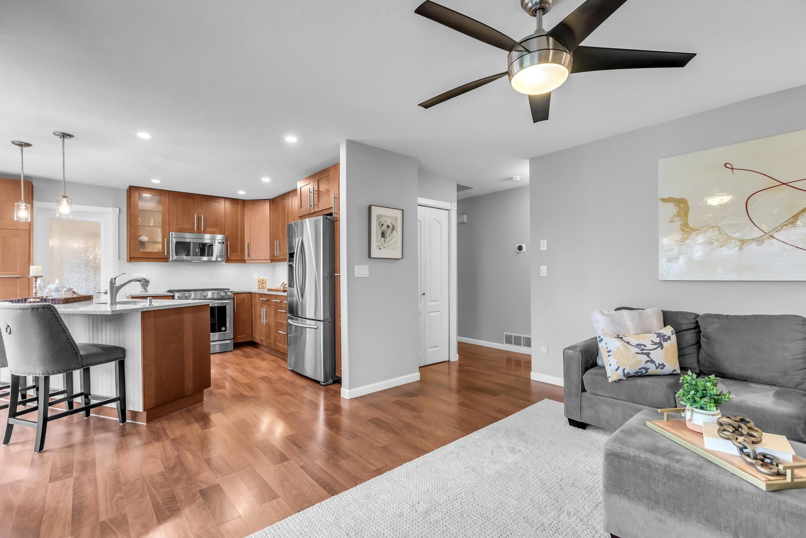 Listing Image 19