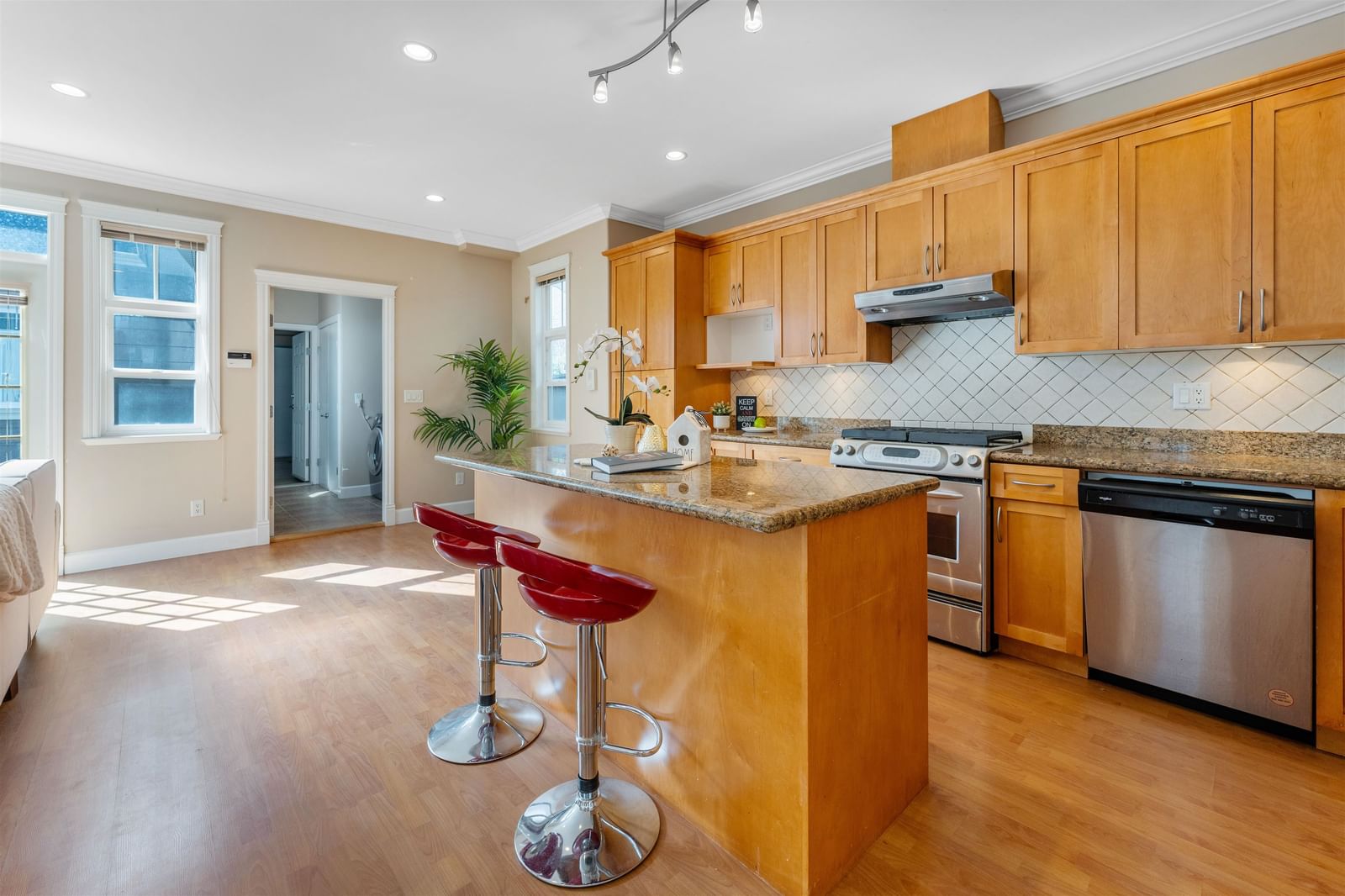 Listing Image 10