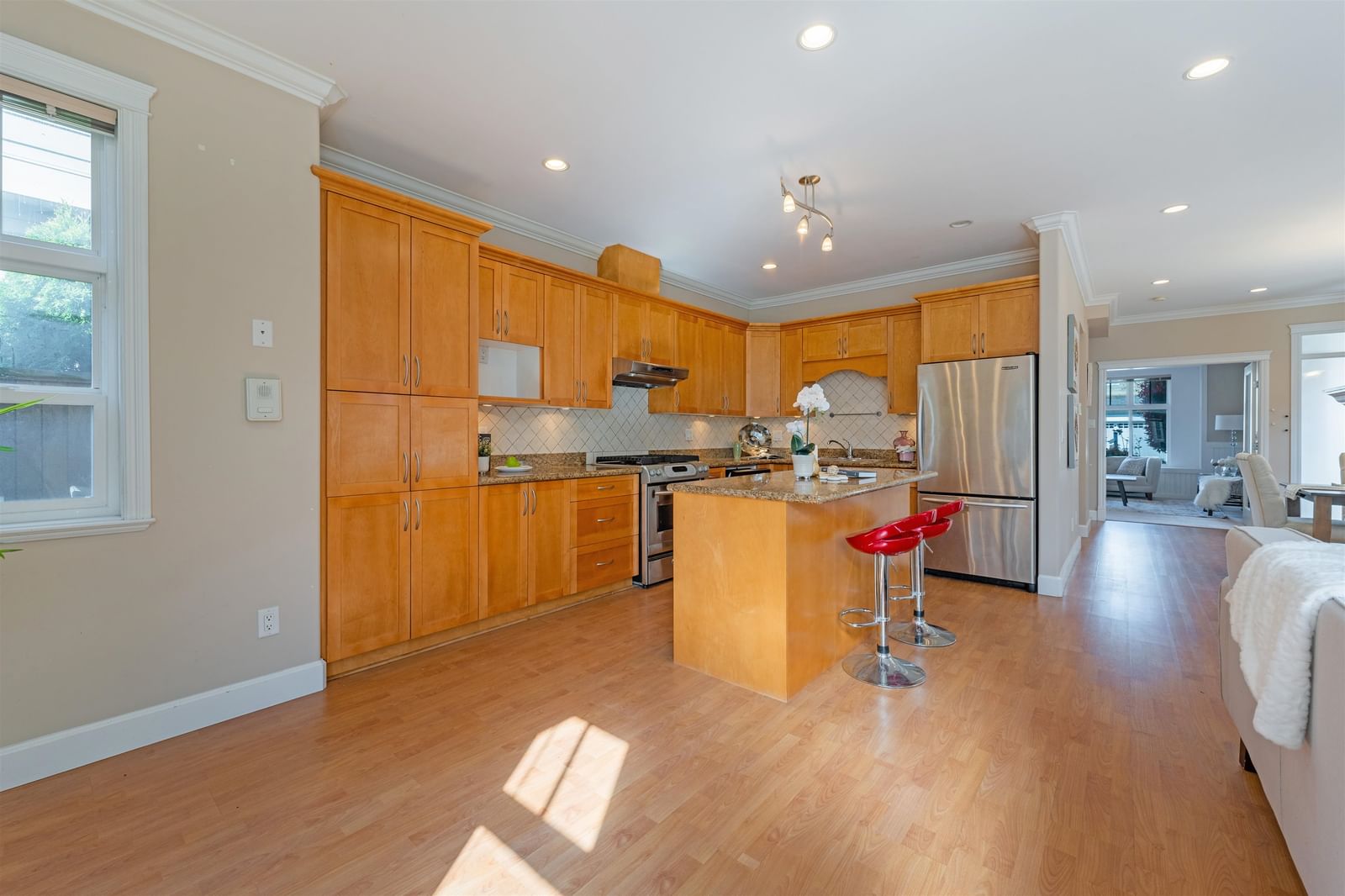 Listing Image 12