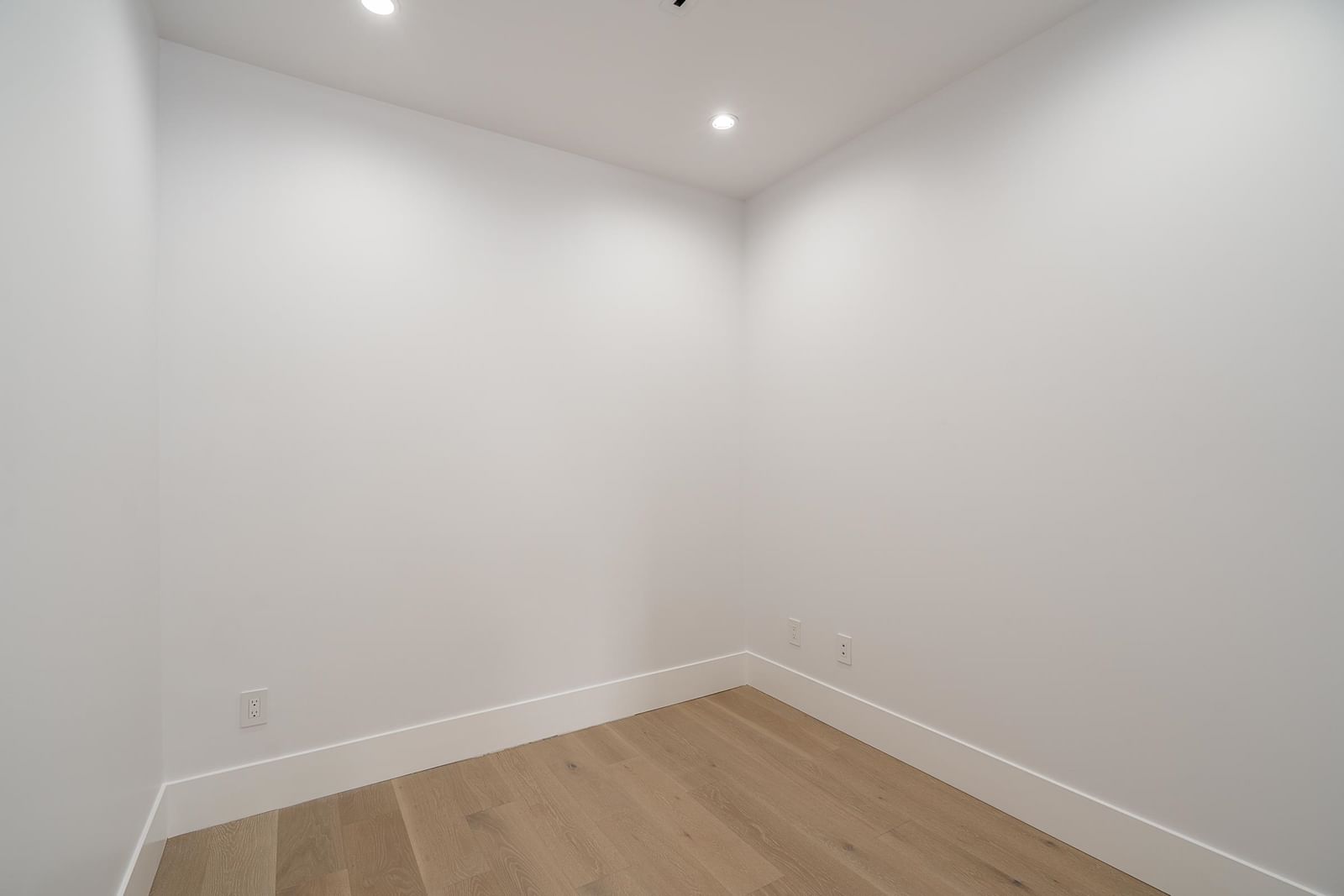 Listing Image 24