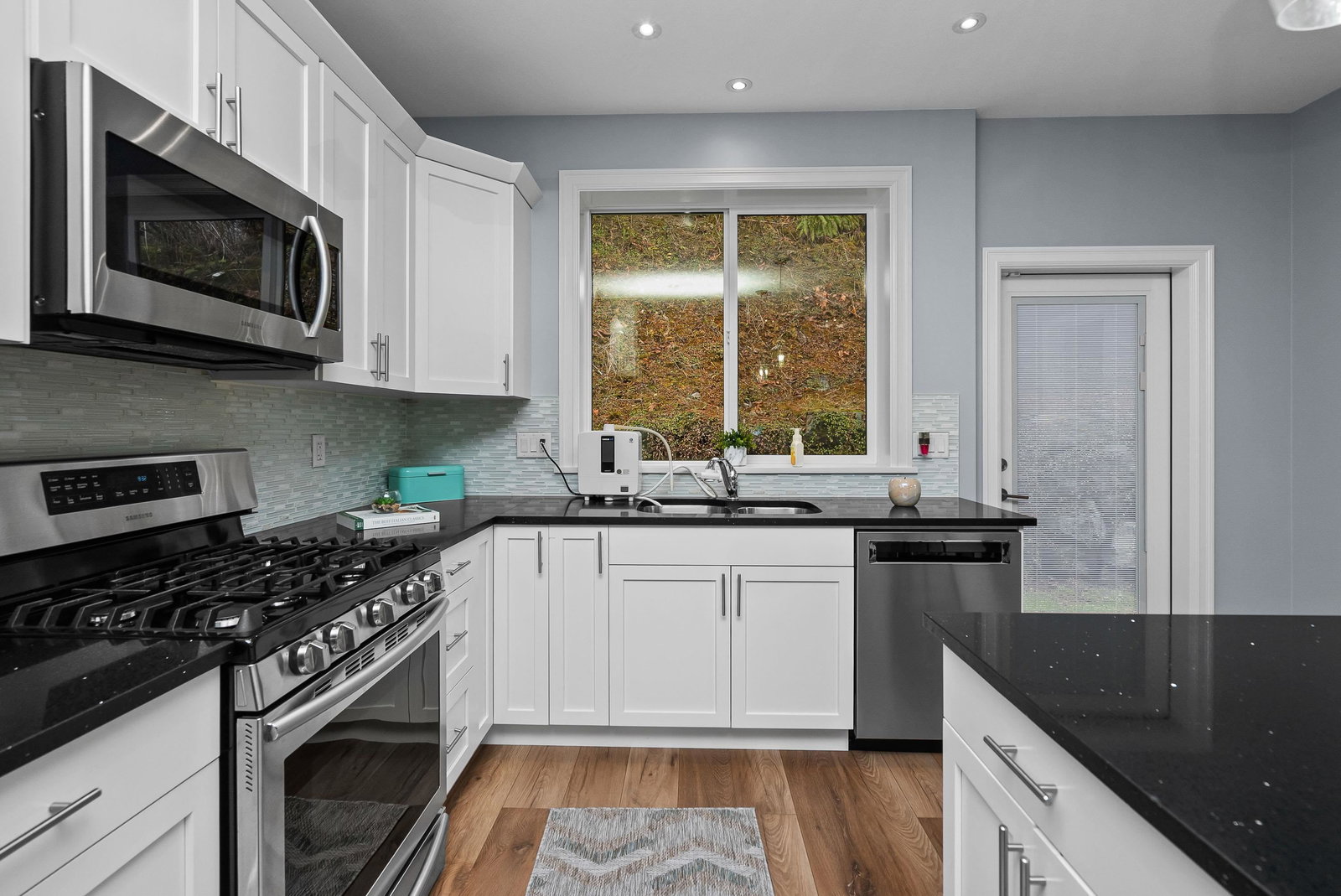 Listing Image 12