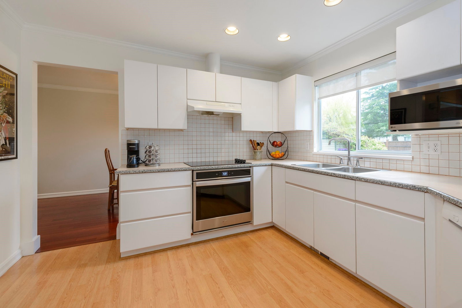 Listing Image 12