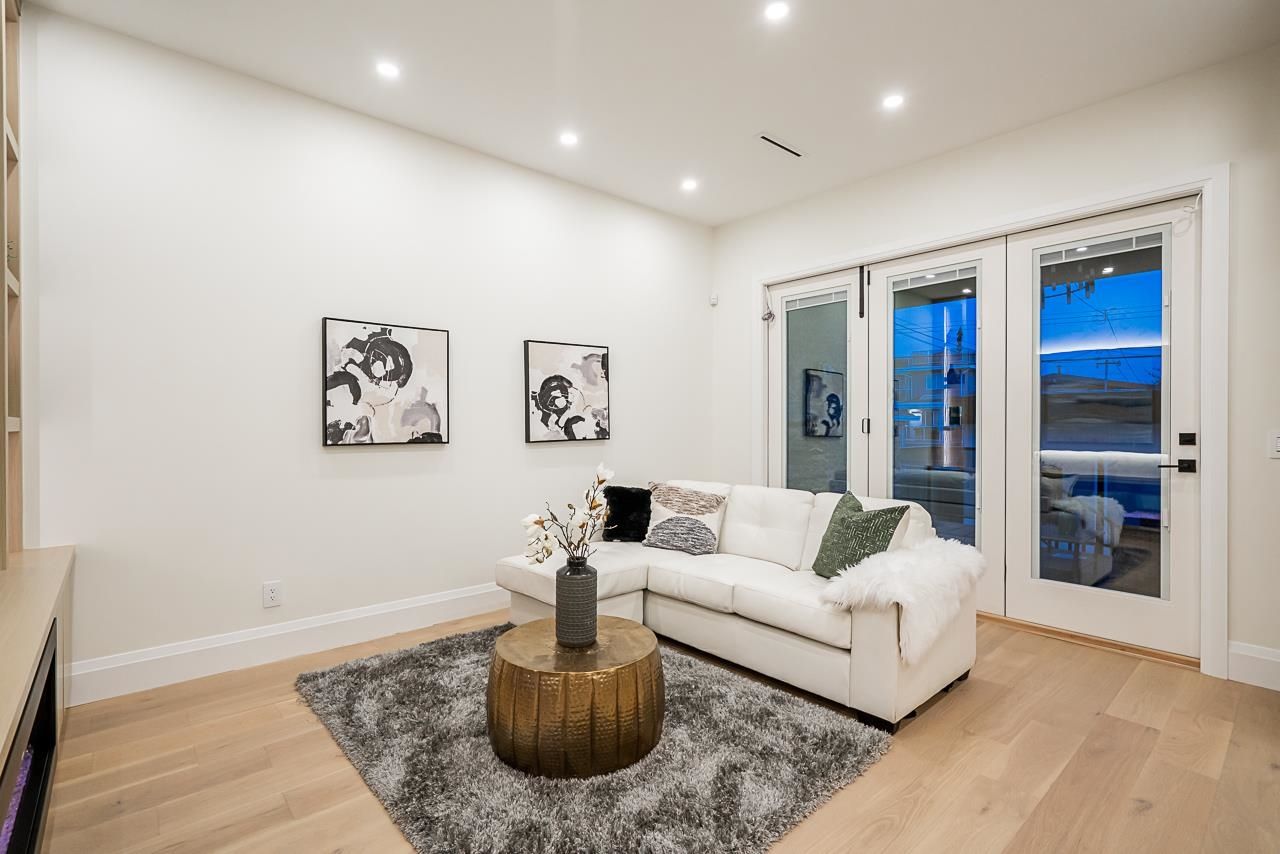Listing Image 11