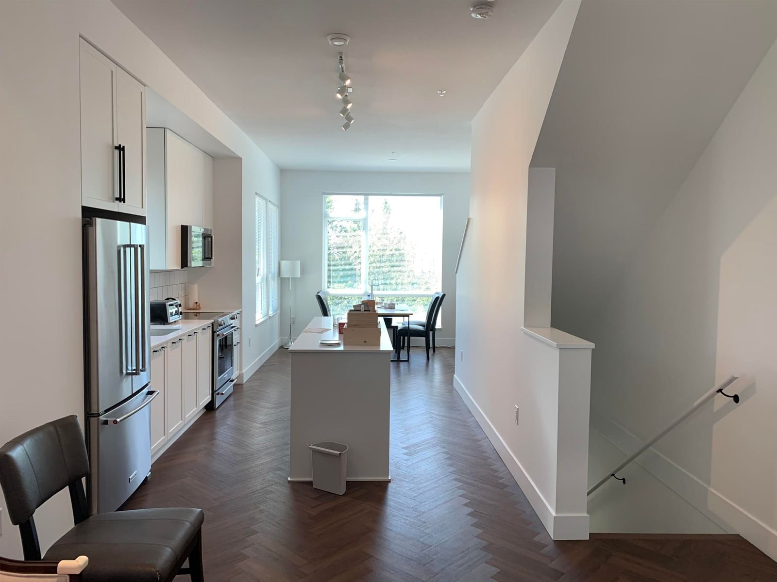 Listing Image 5