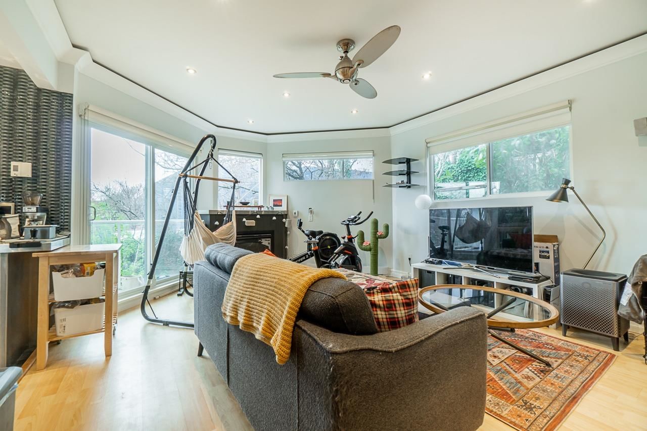 Listing Image 12