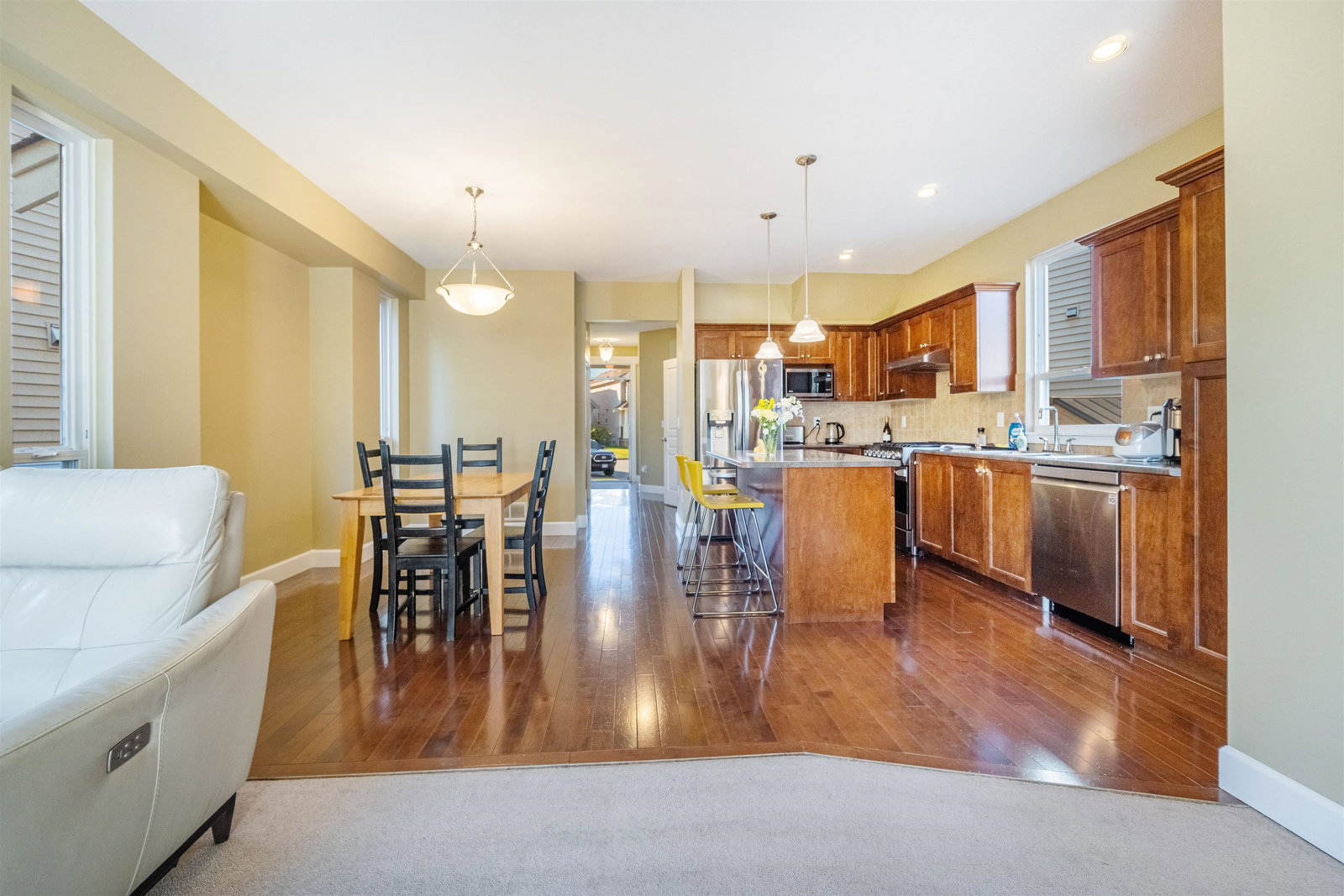 Listing Image 4