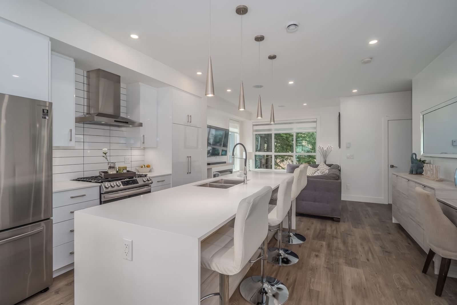 Listing Image 9
