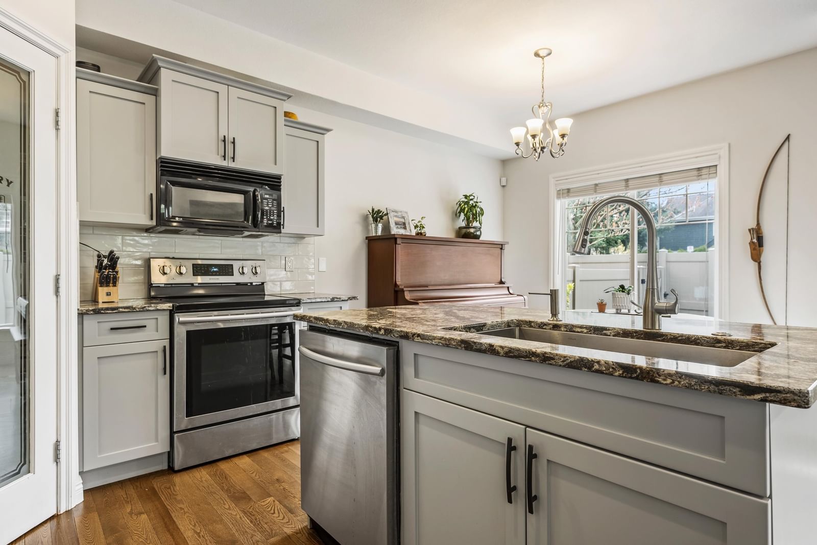 Listing Image 10