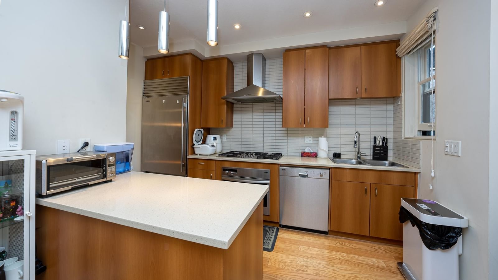 Listing Image 5