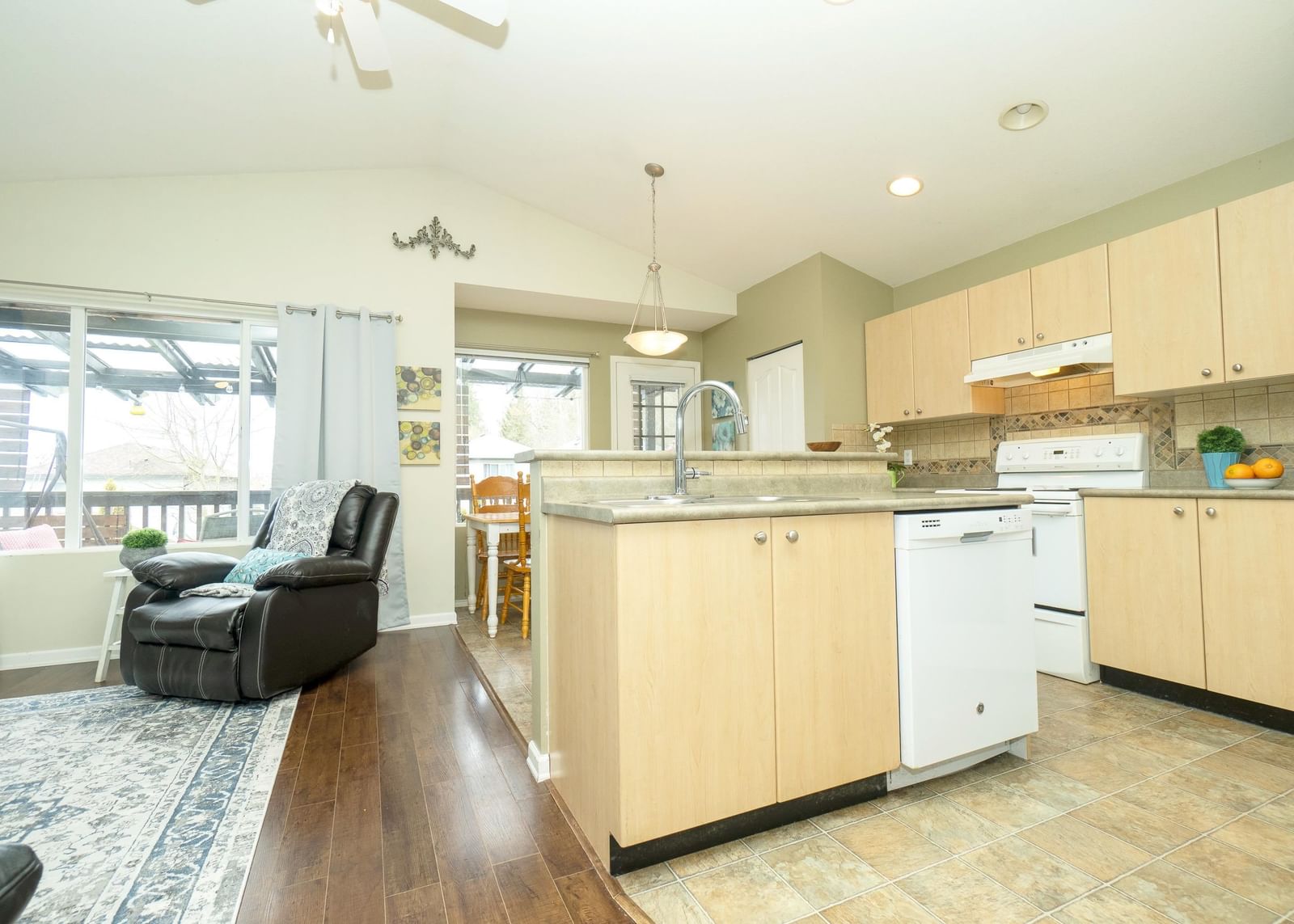 Listing Image 9