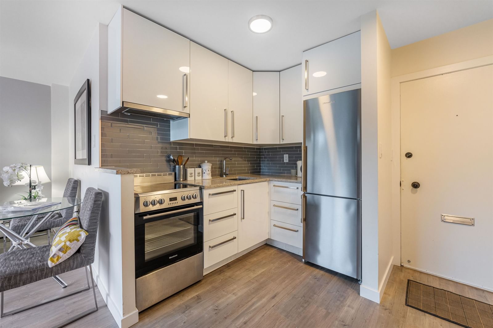 Listing Image 10