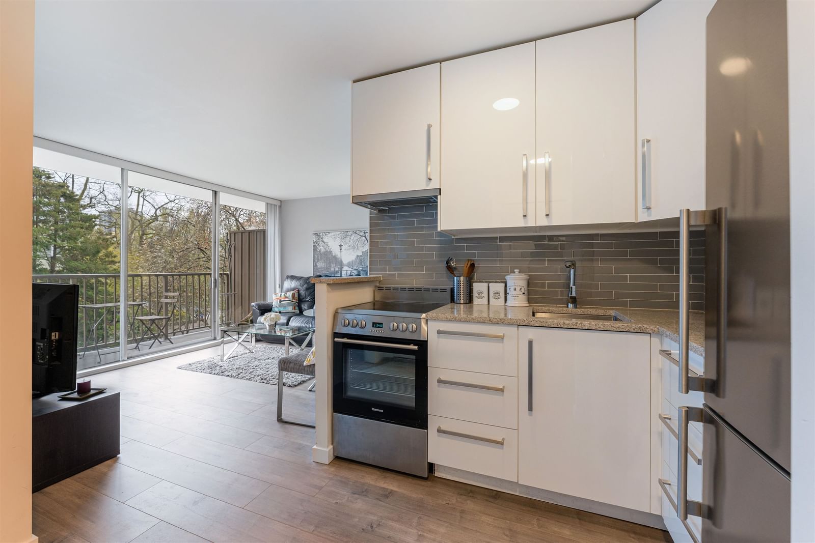 Listing Image 11