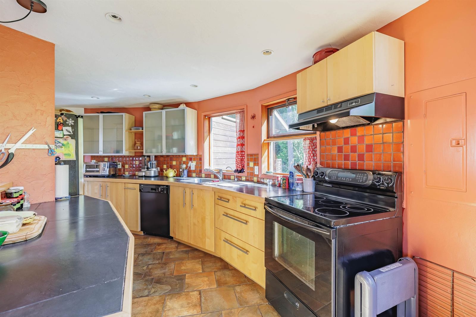 Listing Image 12