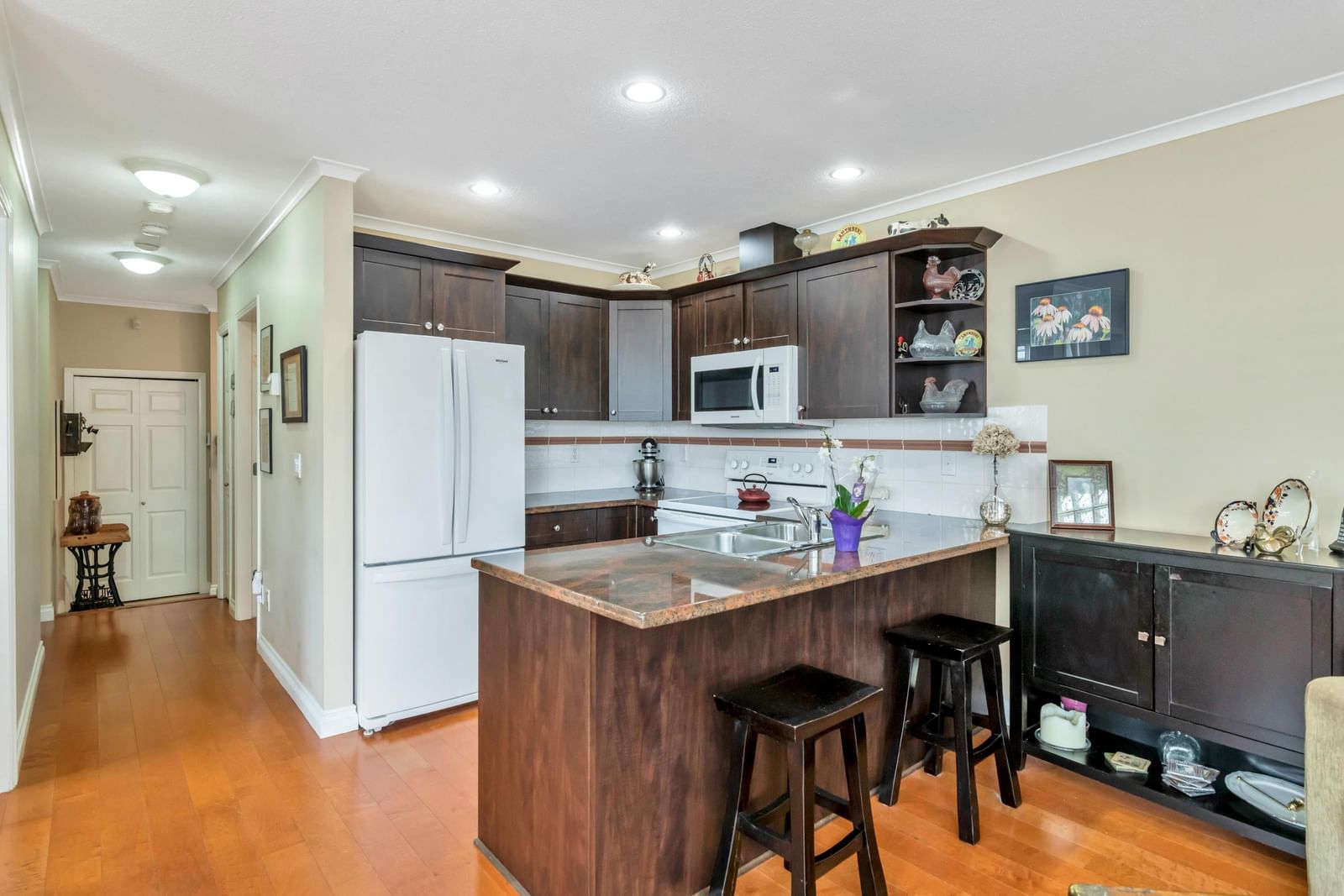 Listing Image 5