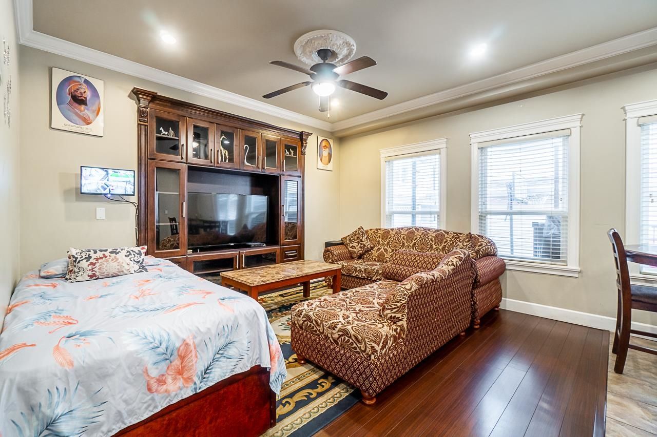 Listing Image 10