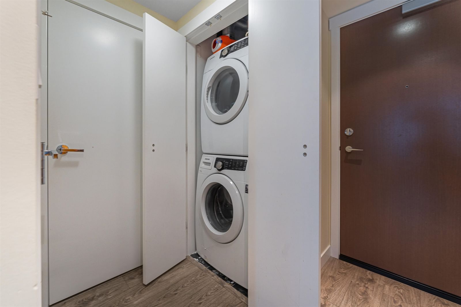 Listing Image 18