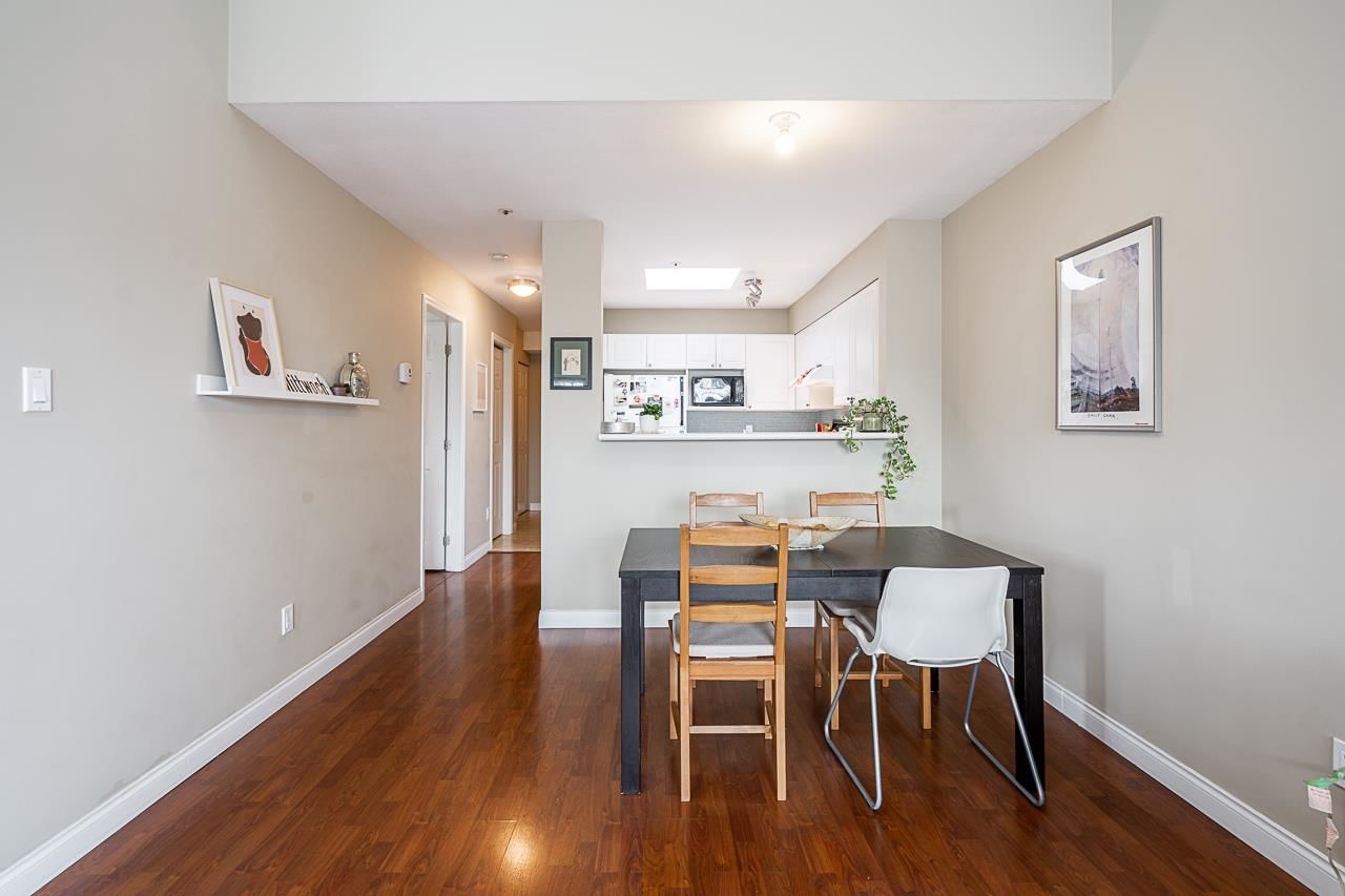 Listing Image 8