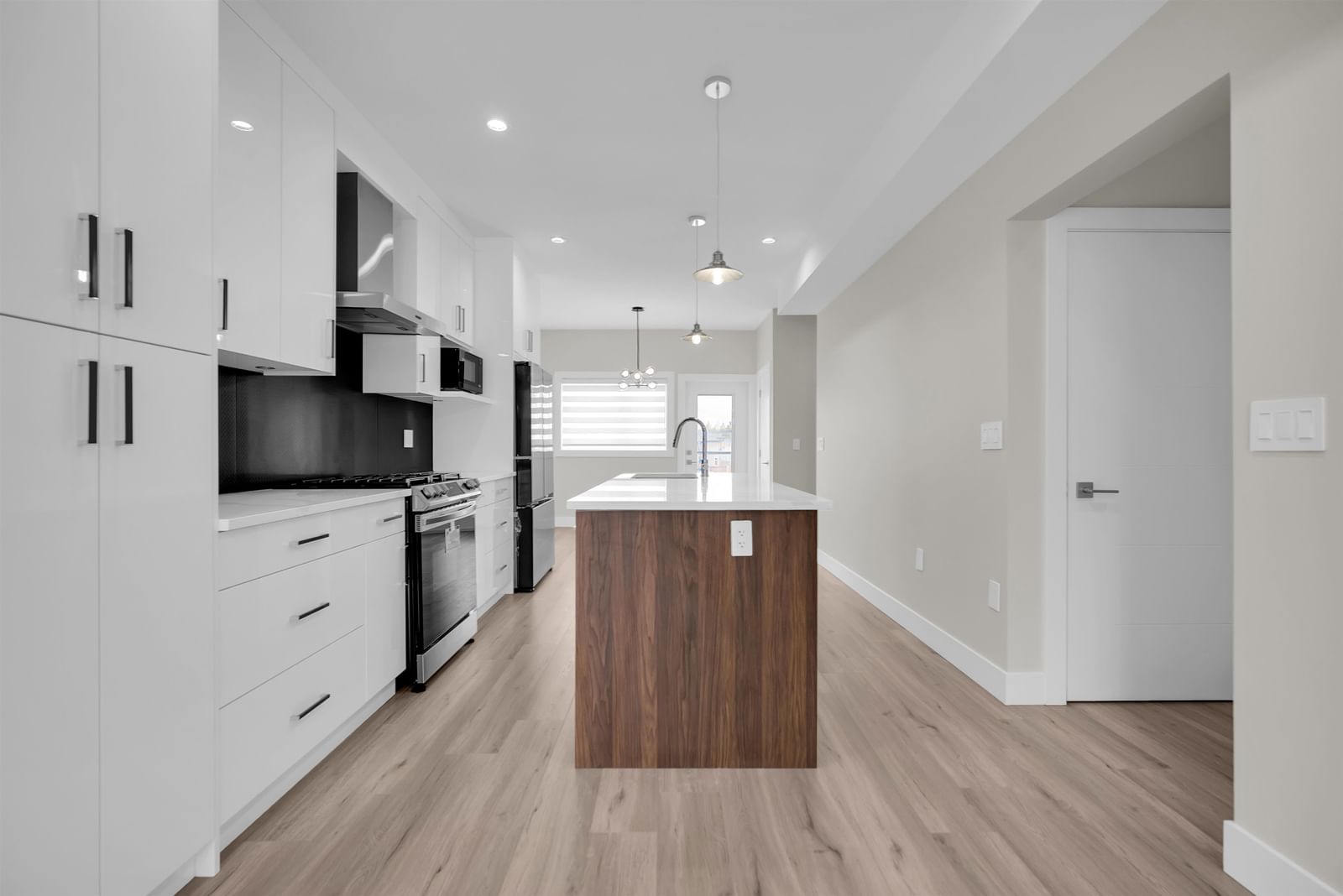 Listing Image 12