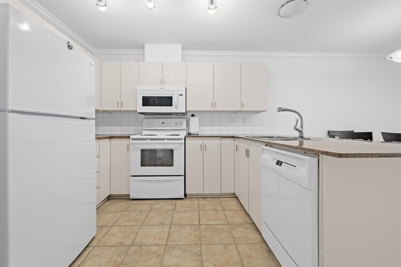 Listing Image 17