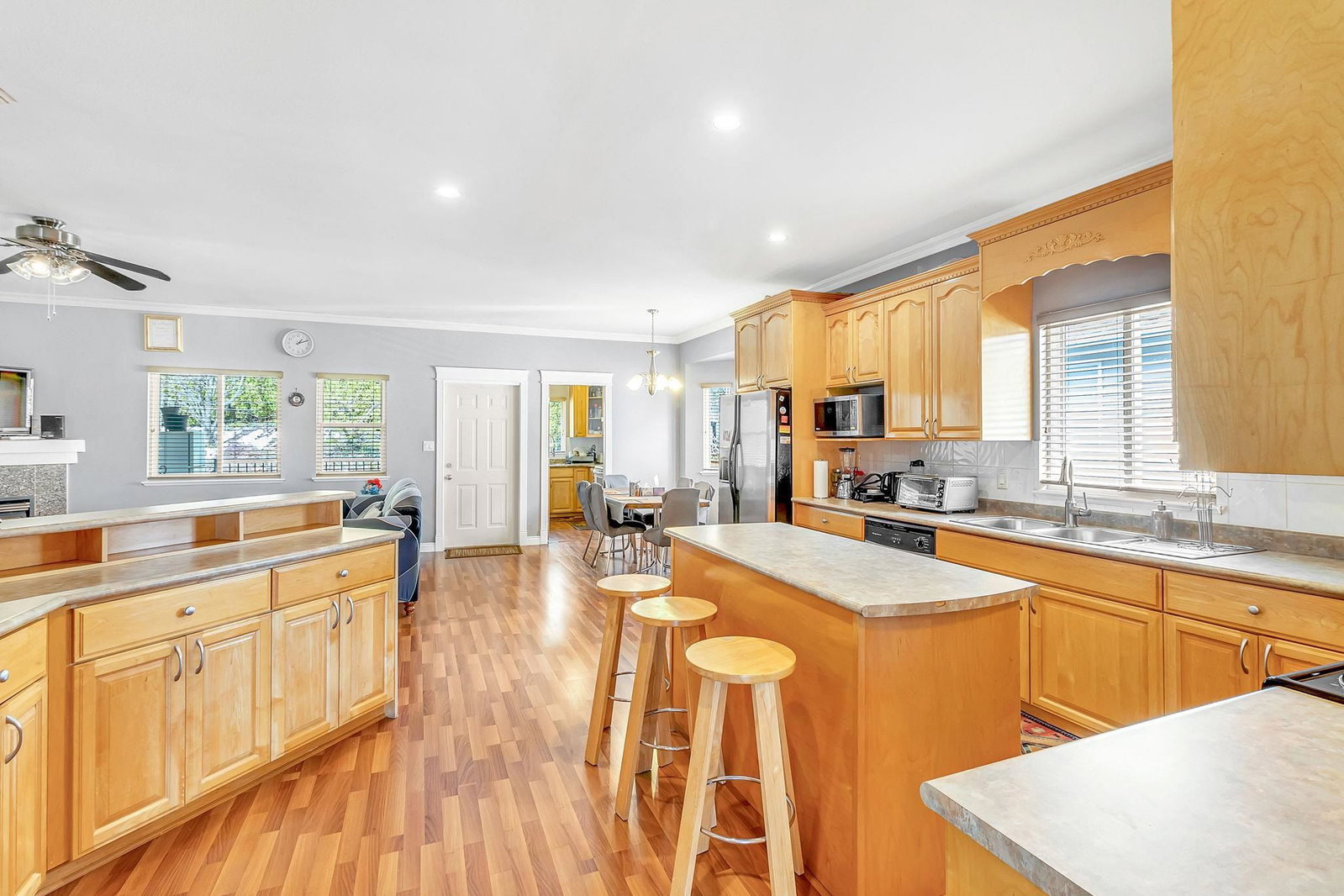 Listing Image 15