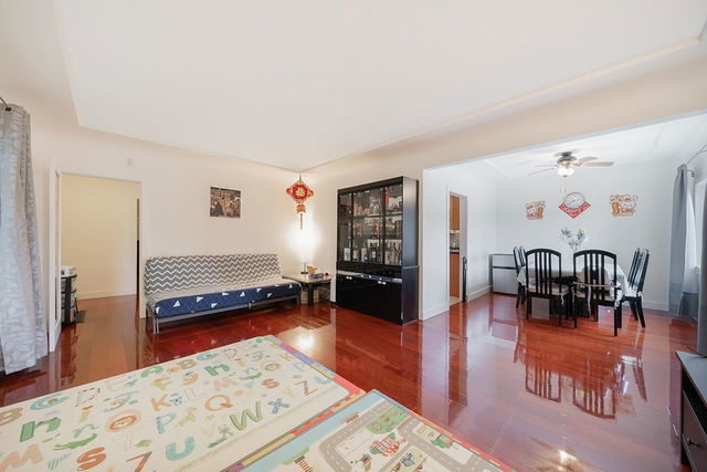 5439 Maple Road