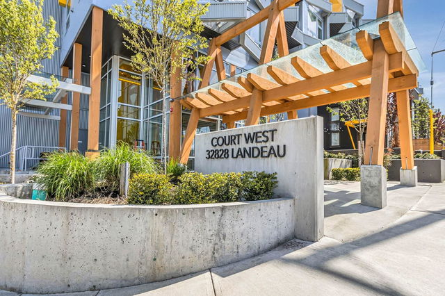 401 - 32828 Landeau Place