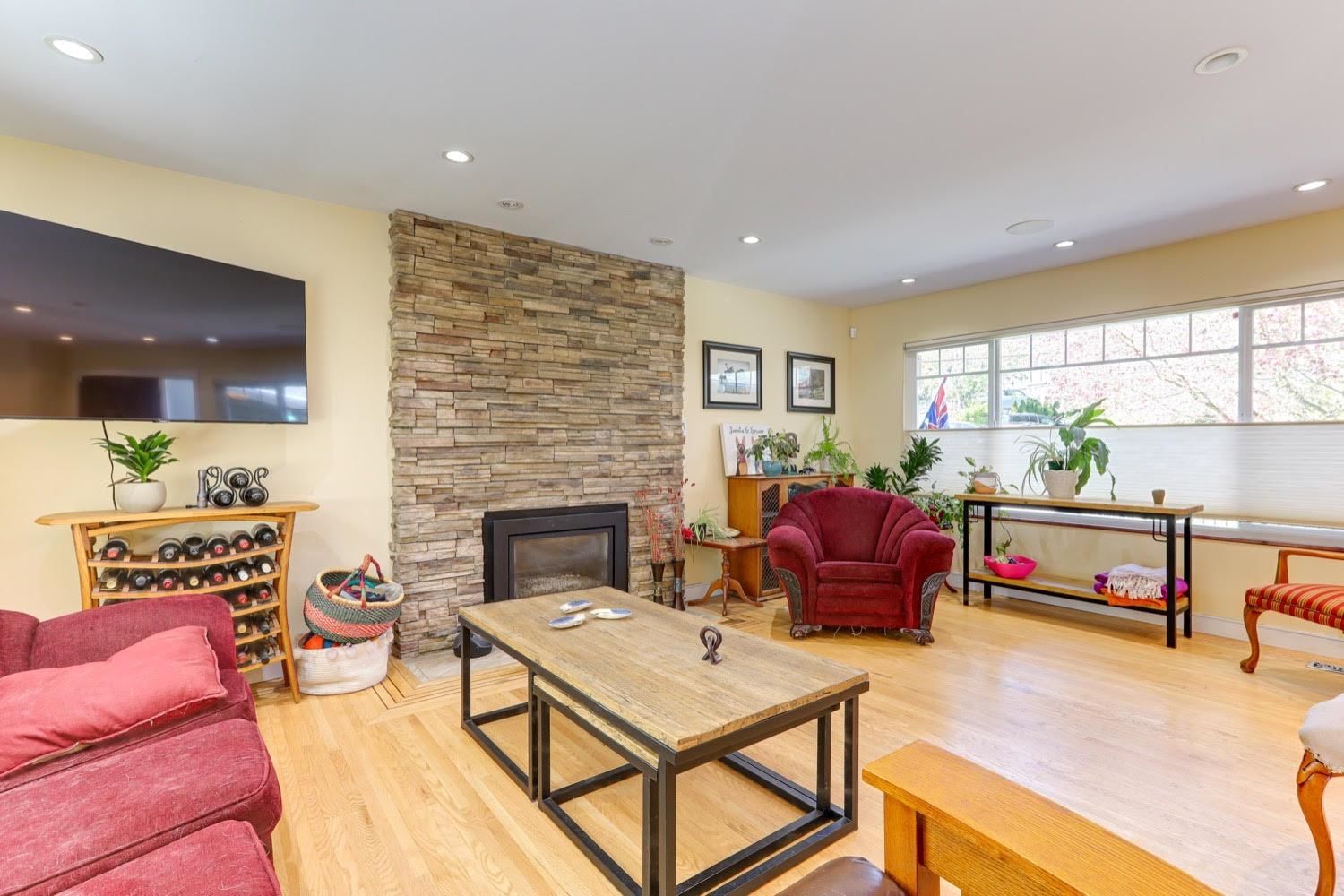 Listing Image 4