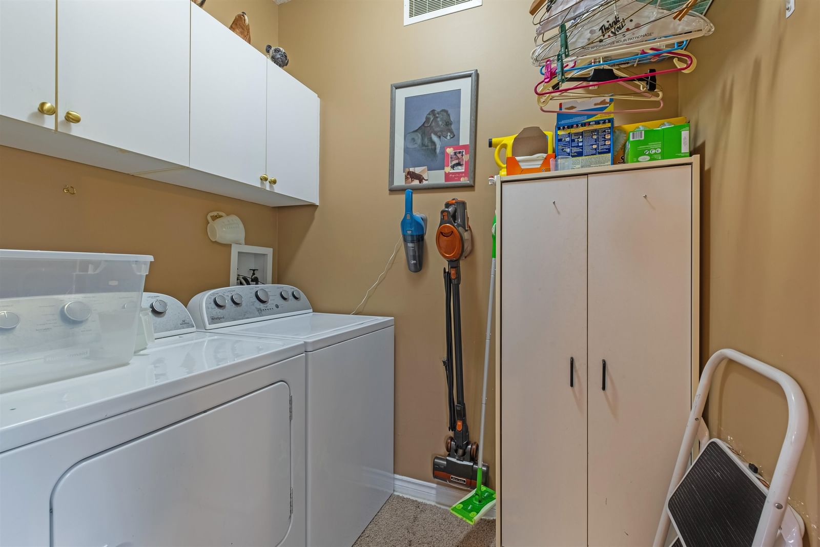 Listing Image 4