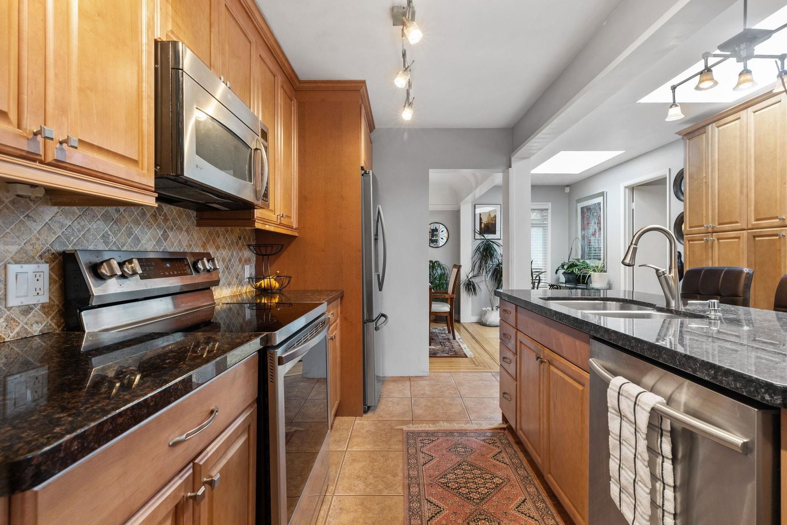Listing Image 11