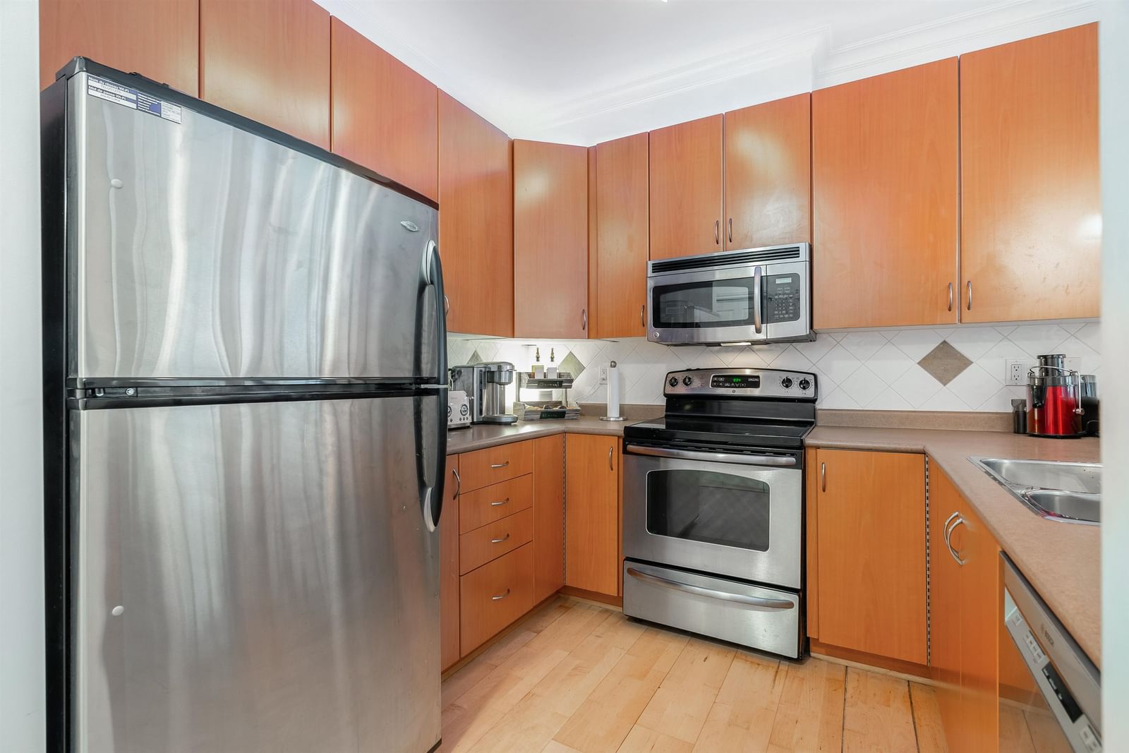 Listing Image 4