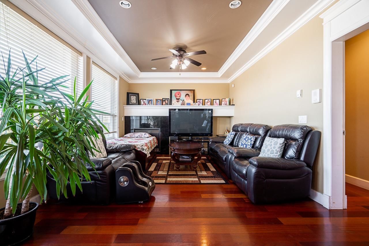 Listing Image 11