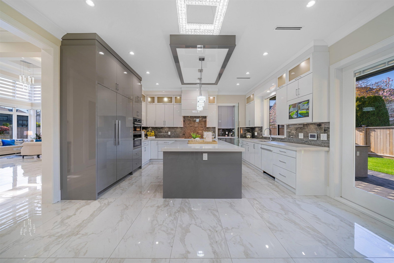 Listing Image 12