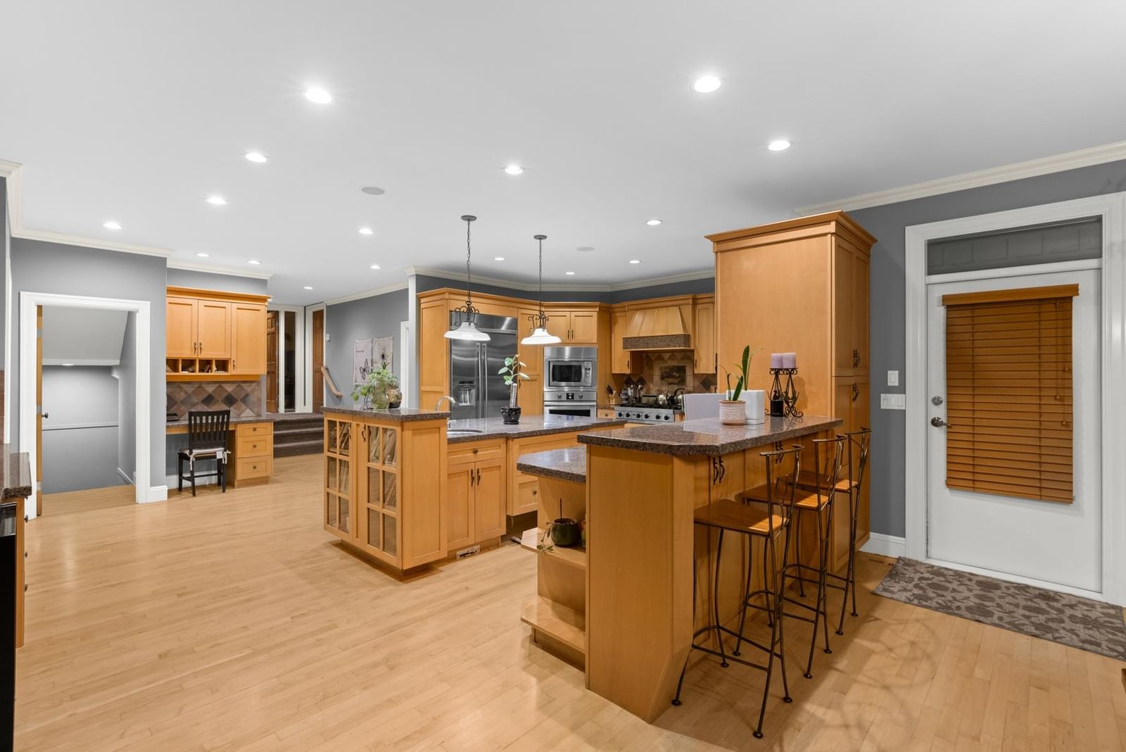 Listing Image 10
