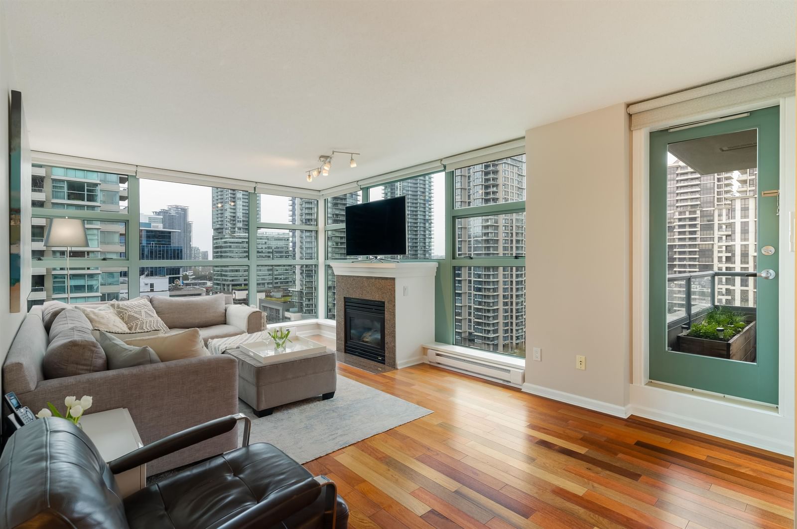 Listing Image 8
