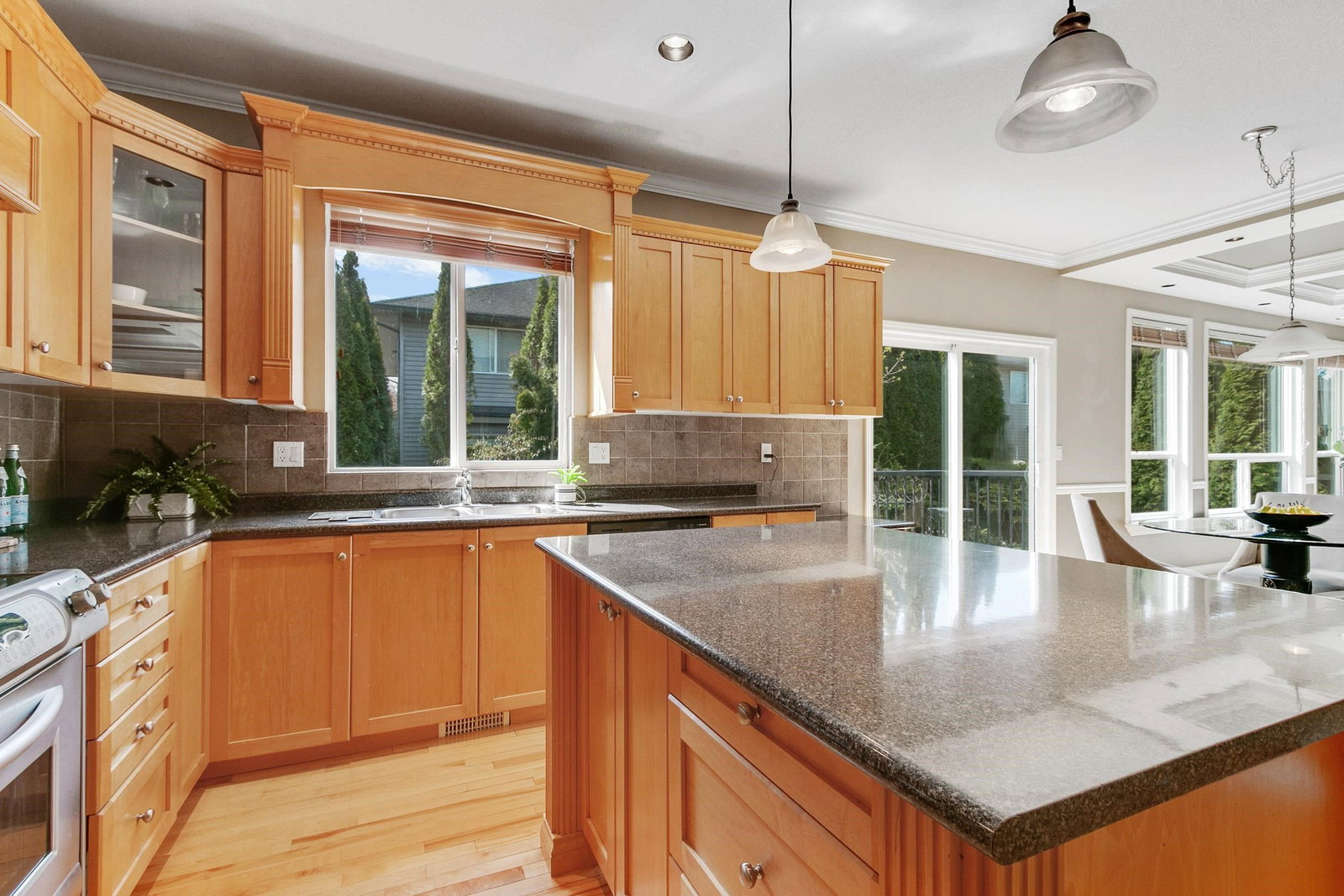 Listing Image 11